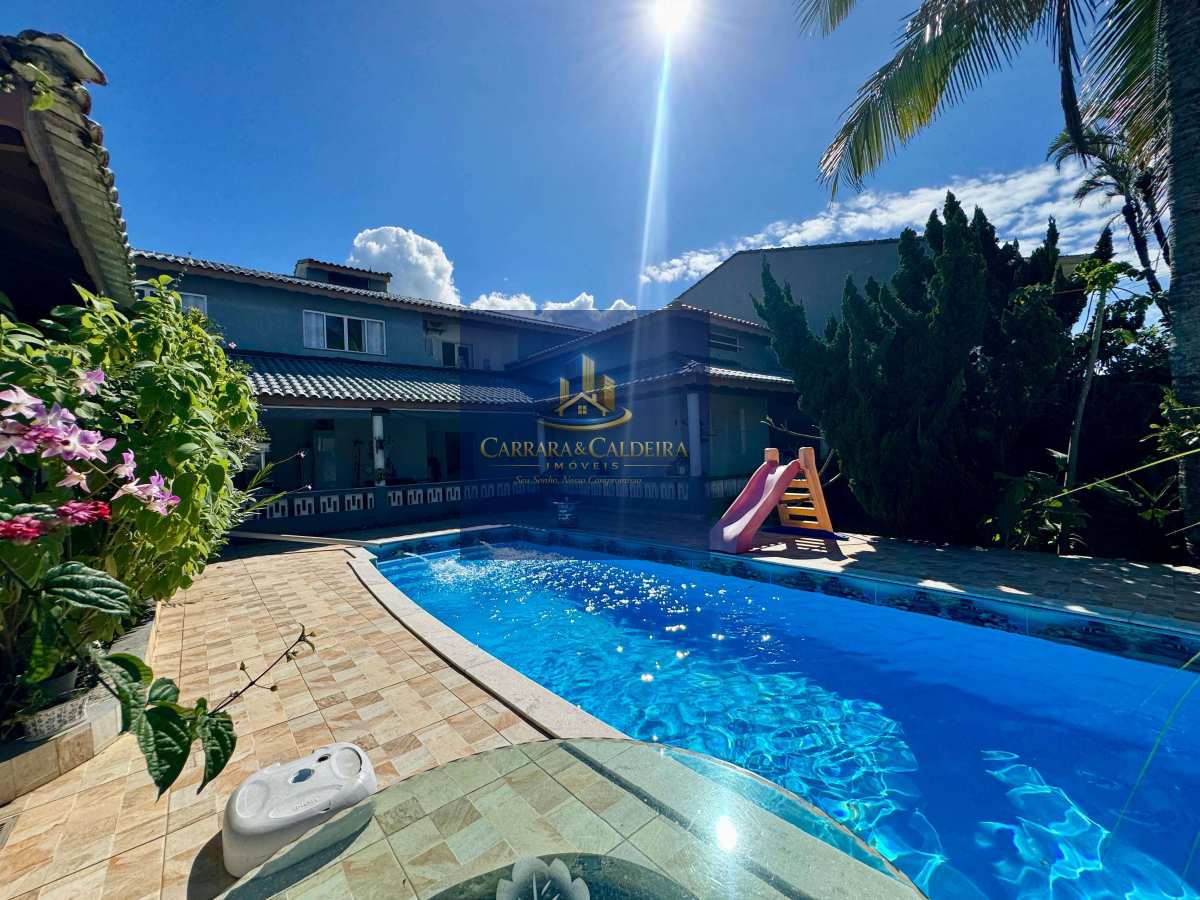 Sobrado à venda em Peruíbe, Josedy, com 4 quartos, 357m² - Carrara e Caldeira Corretoras
