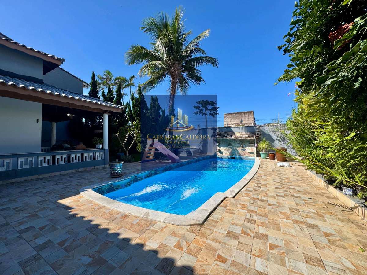  - Sobrado à venda em Peruíbe, Josedy, com 4 quartos, 357m²