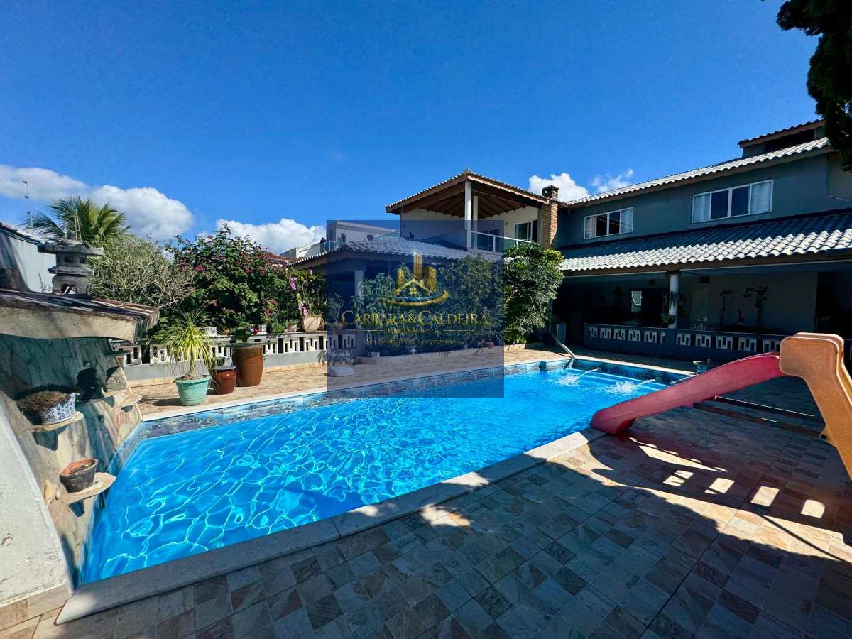  - Sobrado à venda em Peruíbe, Josedy, com 4 quartos, 357m²